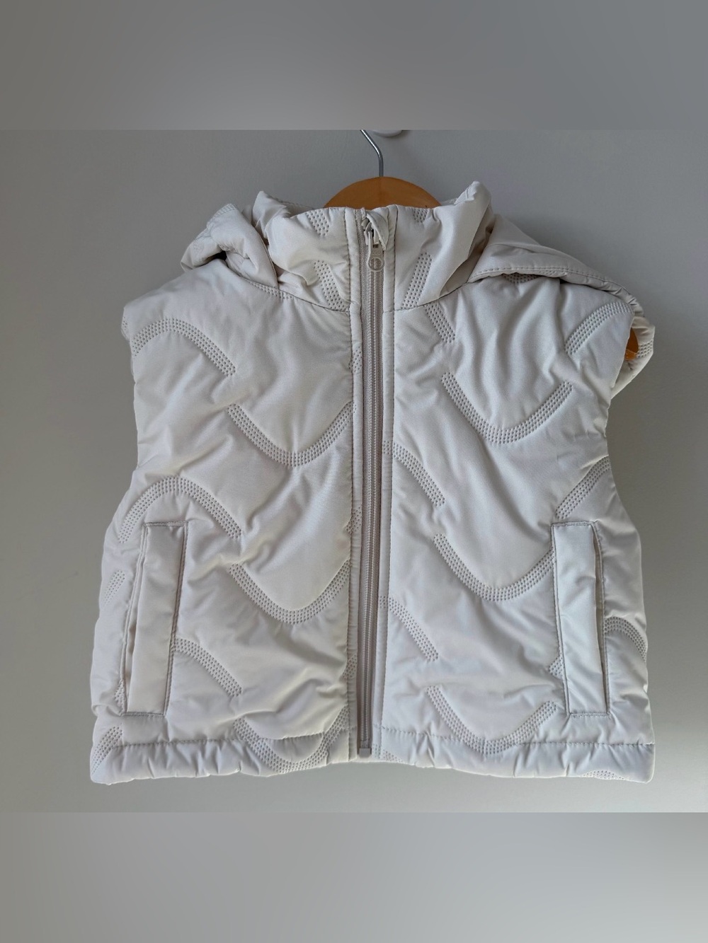Old Navy Cream Quilted Cropped Hooded Puffer Vest - Water Resistant Size 6/7